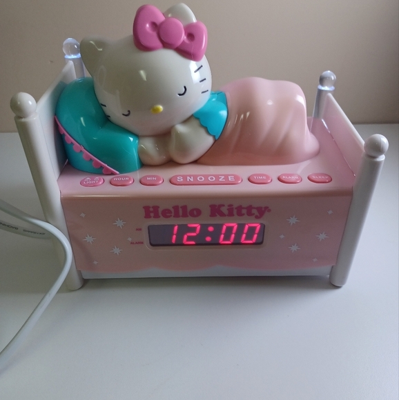 Hello Kitty Night Light, Radio and Alarm Clock - Picture 11 of 12
